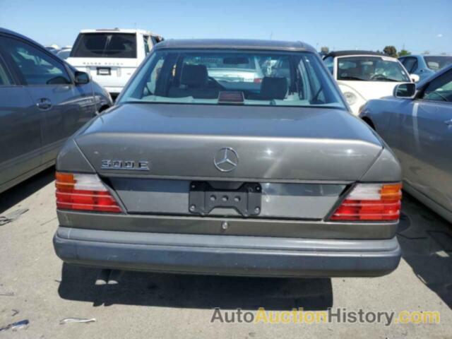 MERCEDES-BENZ 300-CLASS E, WDBEA30D3KA994243