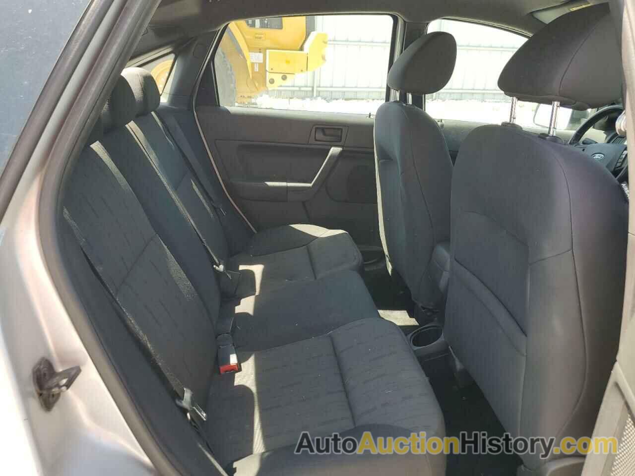 FORD FOCUS SE, 1FAHP3FN5BW106128