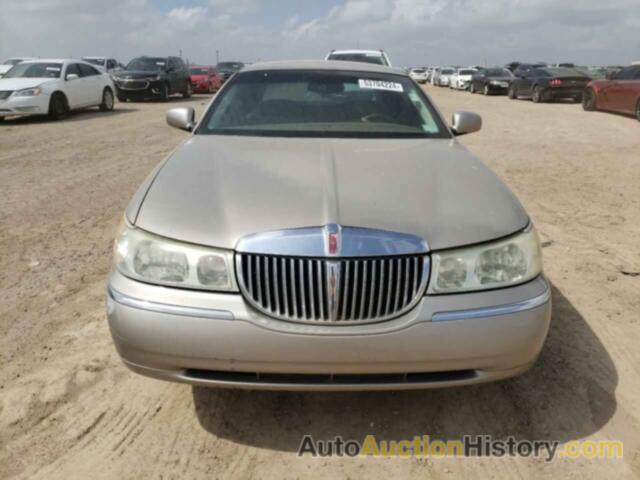 LINCOLN TOWNCAR SIGNATURE, 1LNHM82W92Y662313