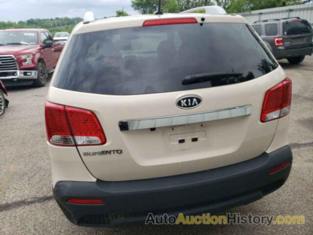 KIA SORENTO BASE, 5XYKTCA11BG142959