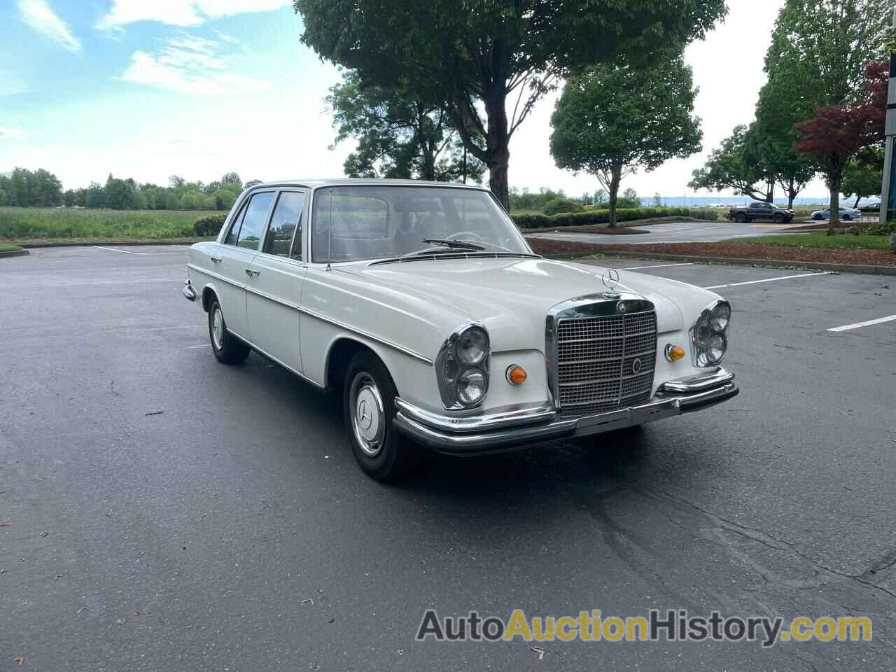 1967 MERCEDES-BENZ 250-CLASS, 10801412032565