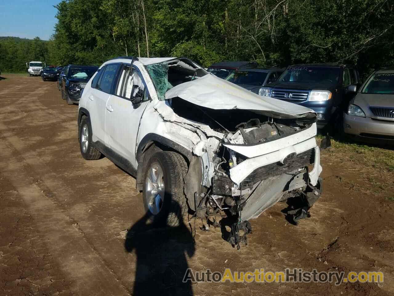 2019 TOYOTA RAV4 XLE, JTMP1RFV5KD020811