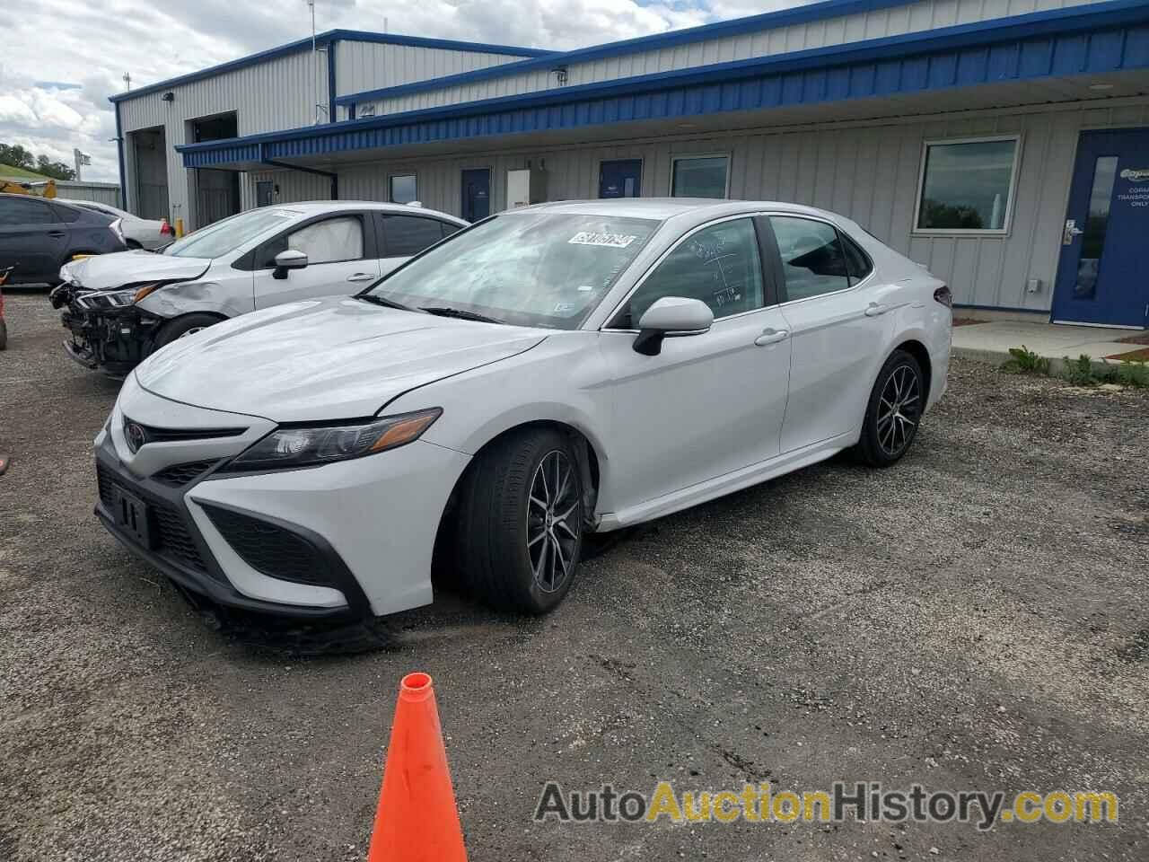 TOYOTA CAMRY SE, 4T1G11AKXNU066293