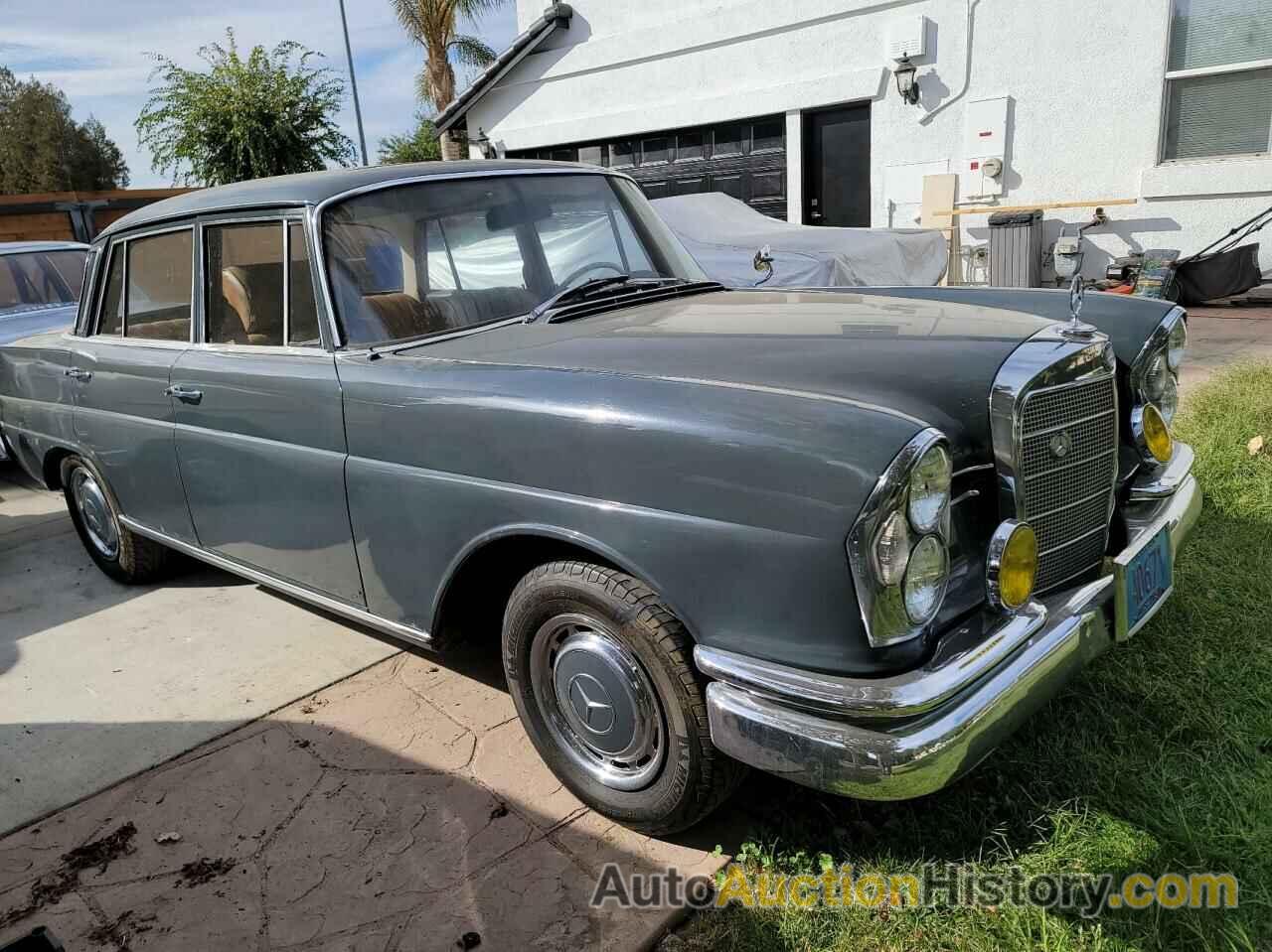 1960 MERCEDES-BENZ 220-CLASS, A1110120103630