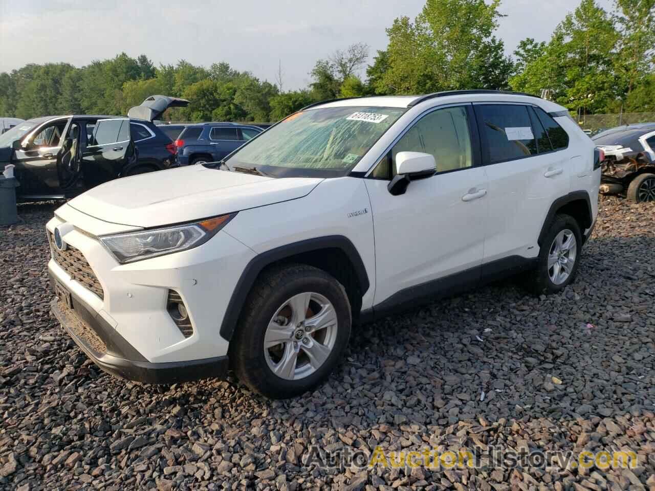 2019 TOYOTA RAV4 XLE, JTMRWRFV6KD025395