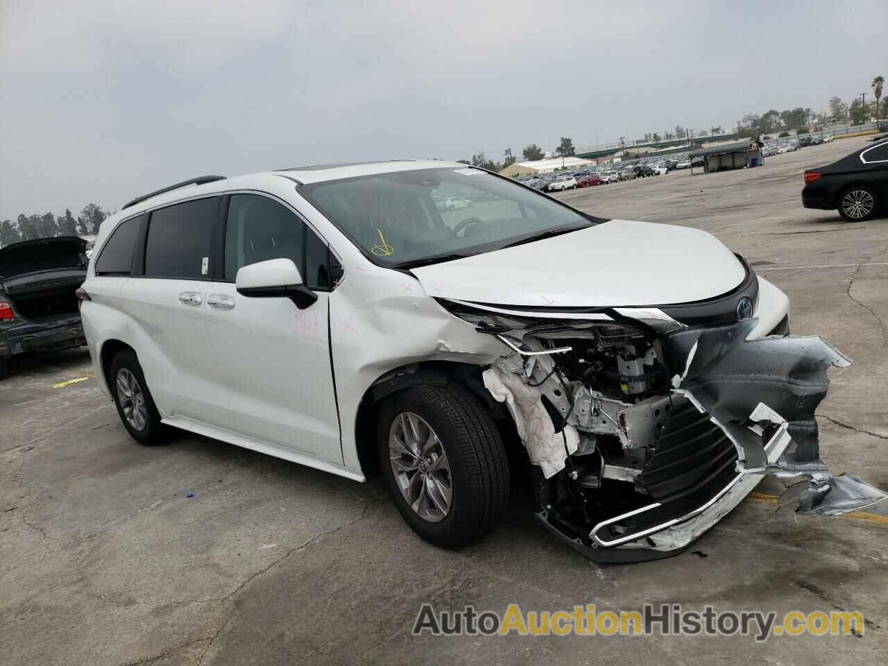 2022 TOYOTA SIENNA XLE, 5TDJRKEC1NS122167