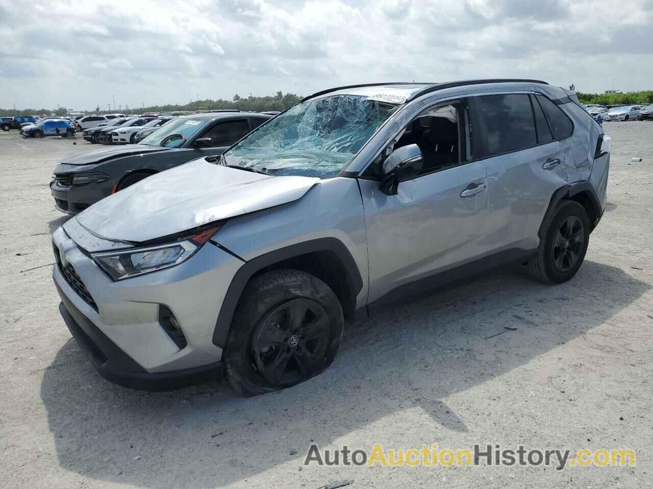 2020 TOYOTA RAV4 XLE, 2T3W1RFV3LW090470