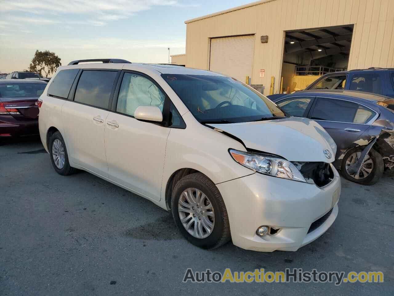 2017 TOYOTA SIENNA XLE, 5TDYZ3DC1HS868662