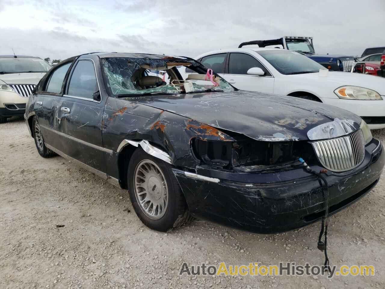 2000 LINCOLN TOWNCAR CARTIER, 1LNHM83W3YY928609