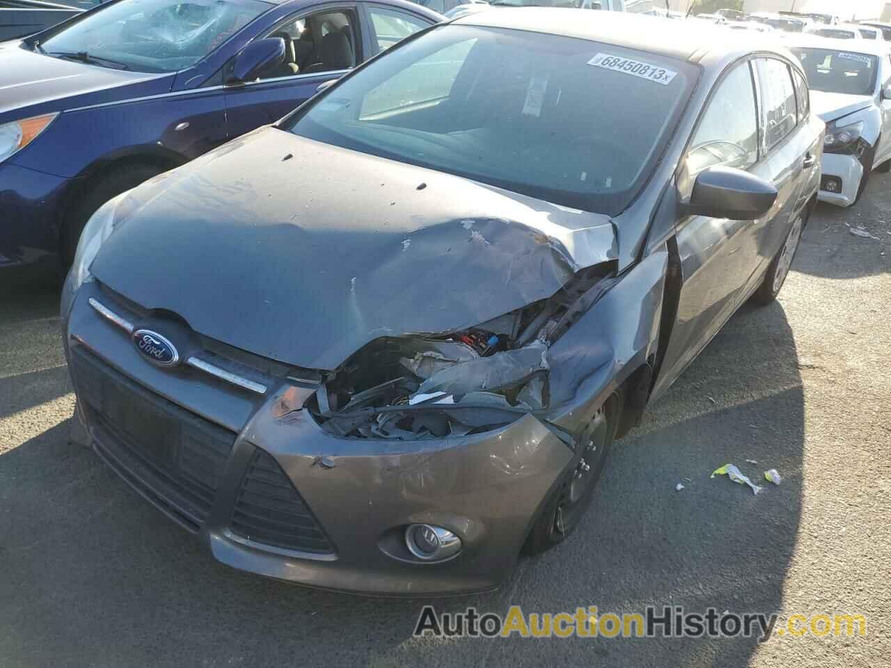 FORD FOCUS SE, 1FAHP3K22CL263226