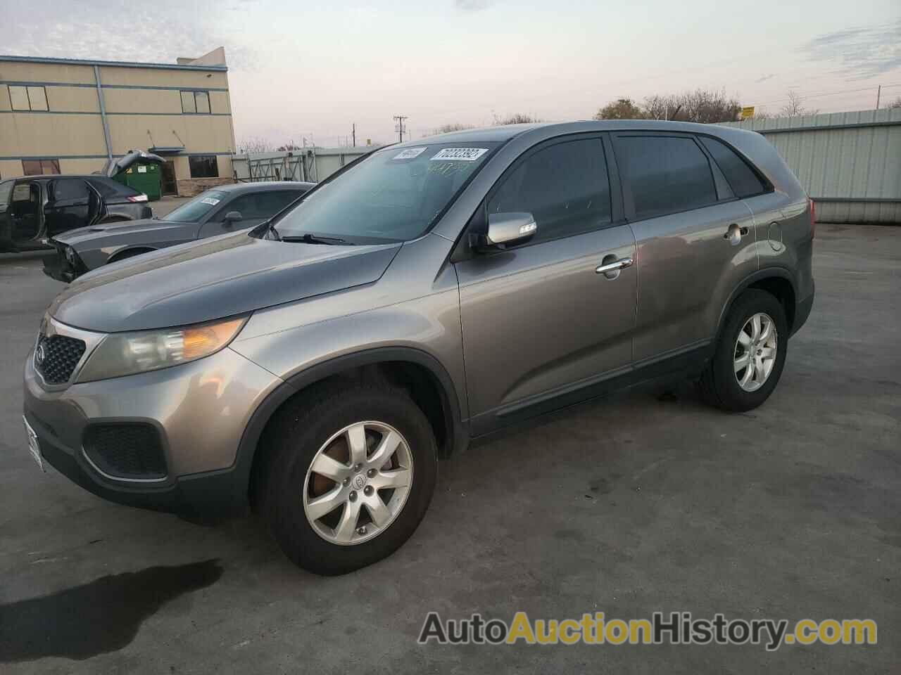 2011 KIA SORENTO BASE, 5XYKT3A11BG094735