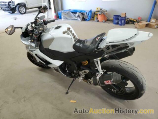 SUZUKI GSXR1000, JS1GT77AX72103433