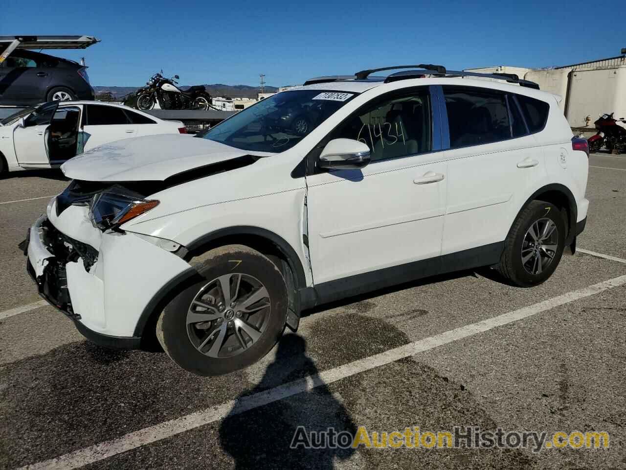 2017 TOYOTA RAV4 XLE, JTMWFREV2HJ108336