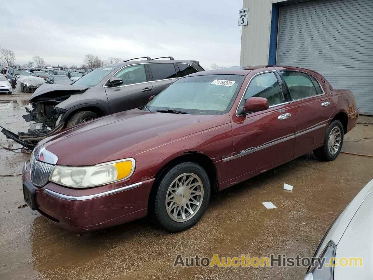 2000 LINCOLN TOWNCAR SIGNATURE, 1LNHM82W9YY806662