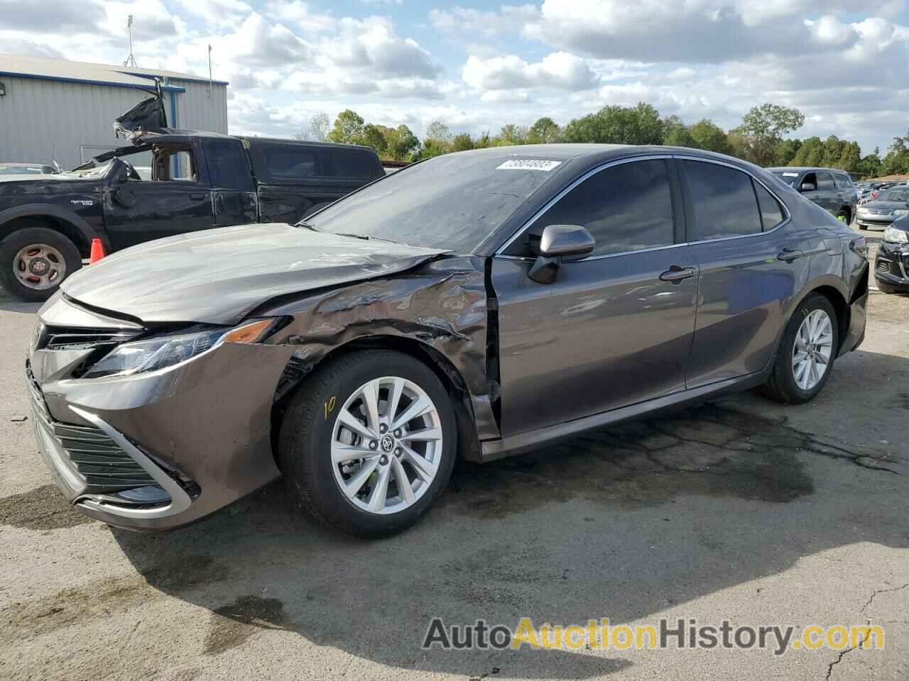 TOYOTA CAMRY LE, 4T1C11AKXRU845536