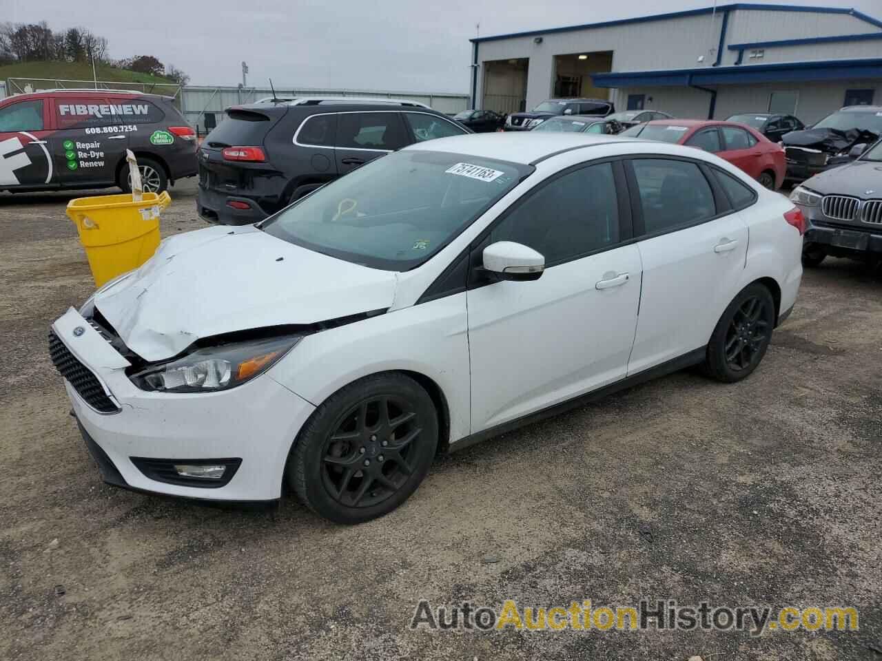 FORD FOCUS SE, 1FADP3F21GL330218