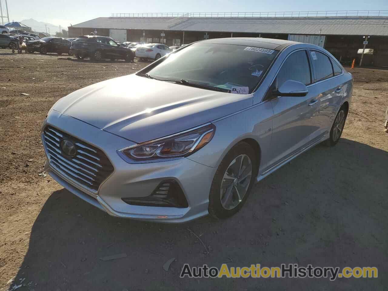 HYUNDAI SONATA HYBRID, KMHE34L32KA085135