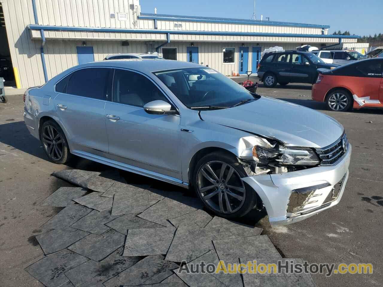 VOLKSWAGEN PASSAT R-LINE, 1VWDT7A31HC032196