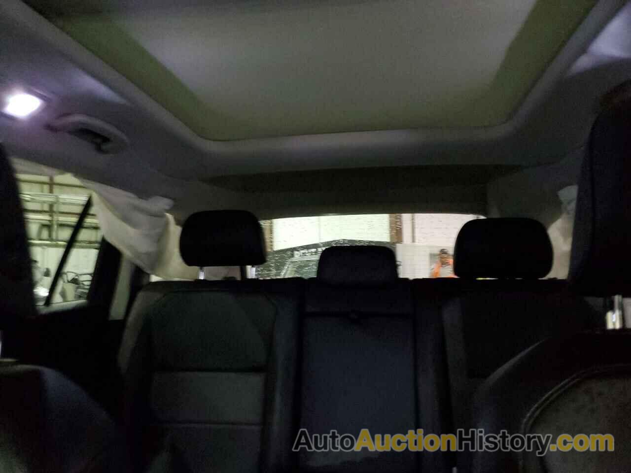 VOLKSWAGEN TIGUAN SE, 3VV2B7AX8JM188225