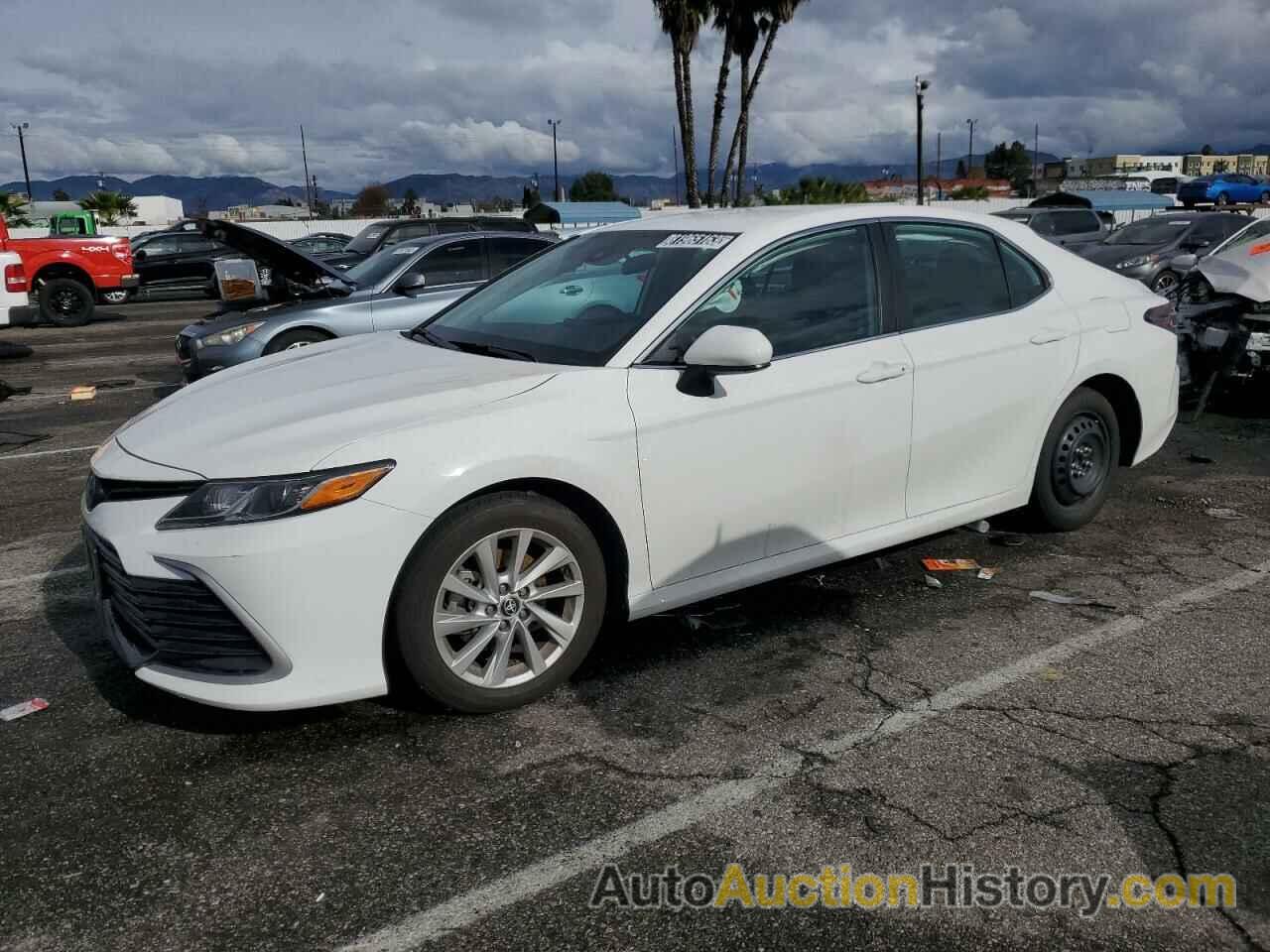 TOYOTA CAMRY LE, 4T1C11AK6PU103583