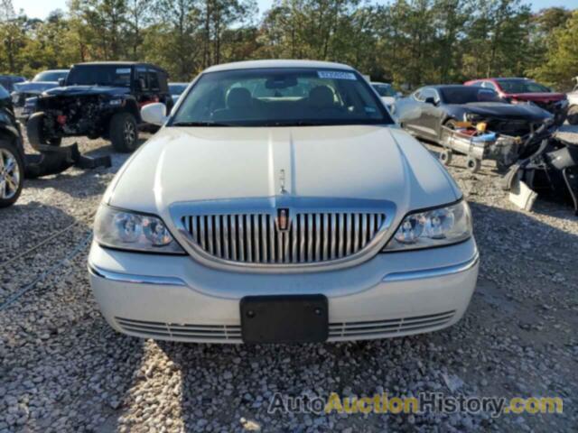 LINCOLN TOWNCAR SIGNATURE, 1LNHM81W16Y611511