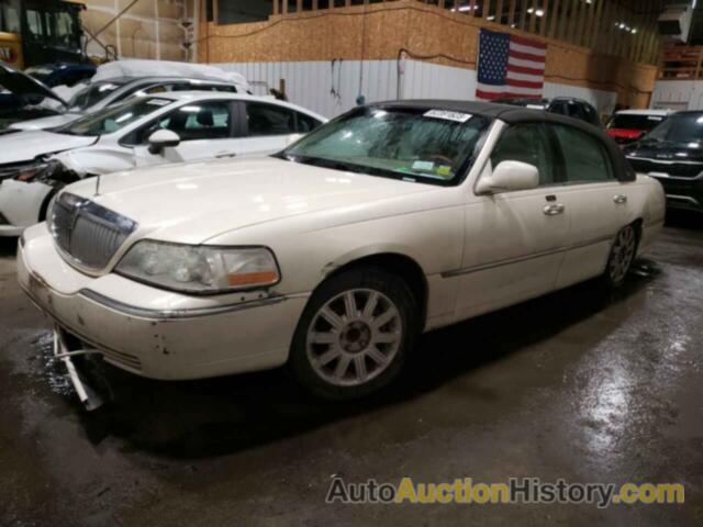 LINCOLN TOWNCAR SIGNATURE LIMITED, 1LNHM82W37Y609016