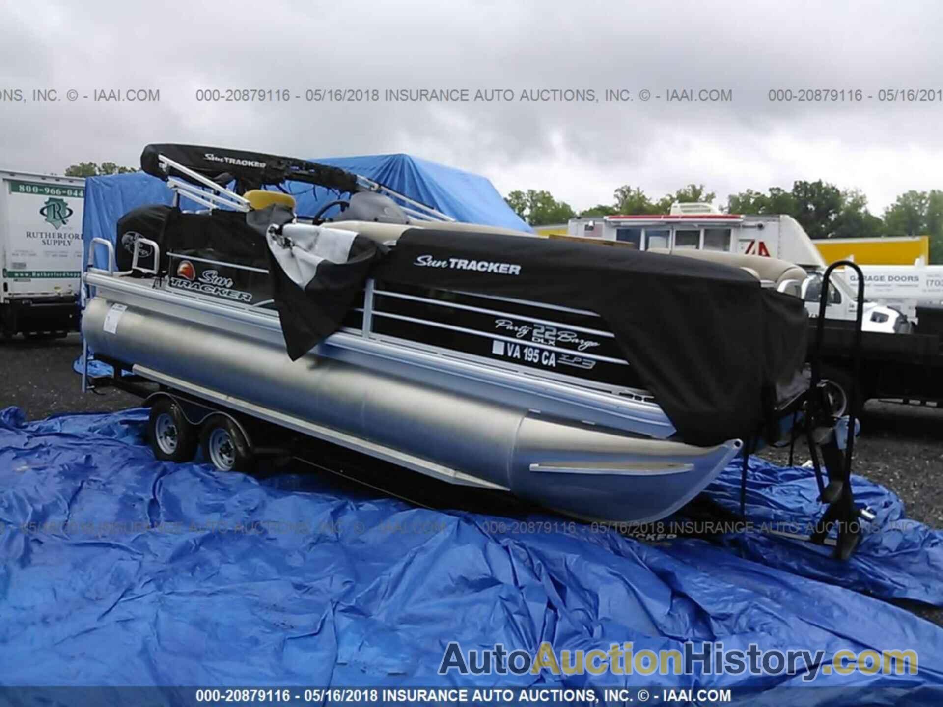 Suntracker Pontoon and trailer, BUJ14150J516