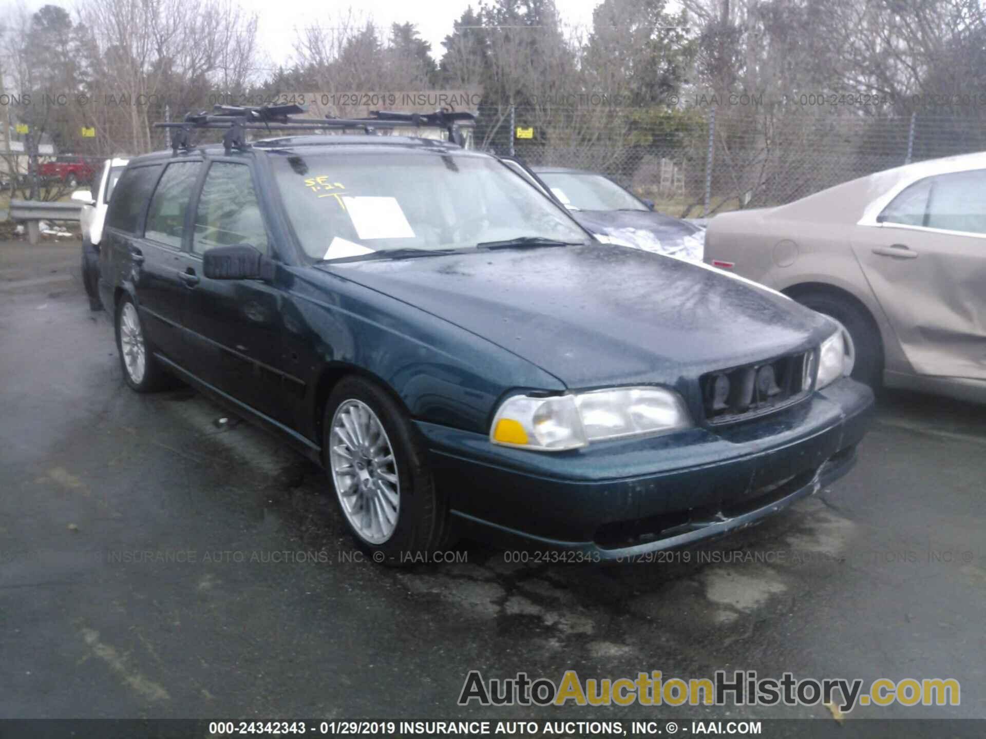 VOLVO V70, YV1LW5678W2513985