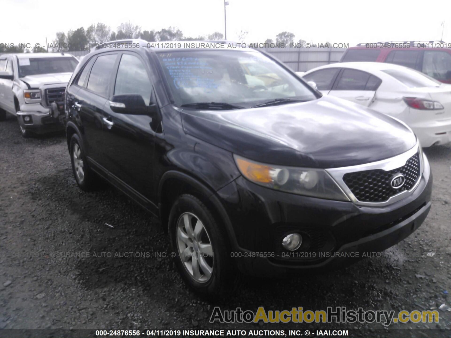 KIA SORENTO LX, 5XYKT4A15BG018425