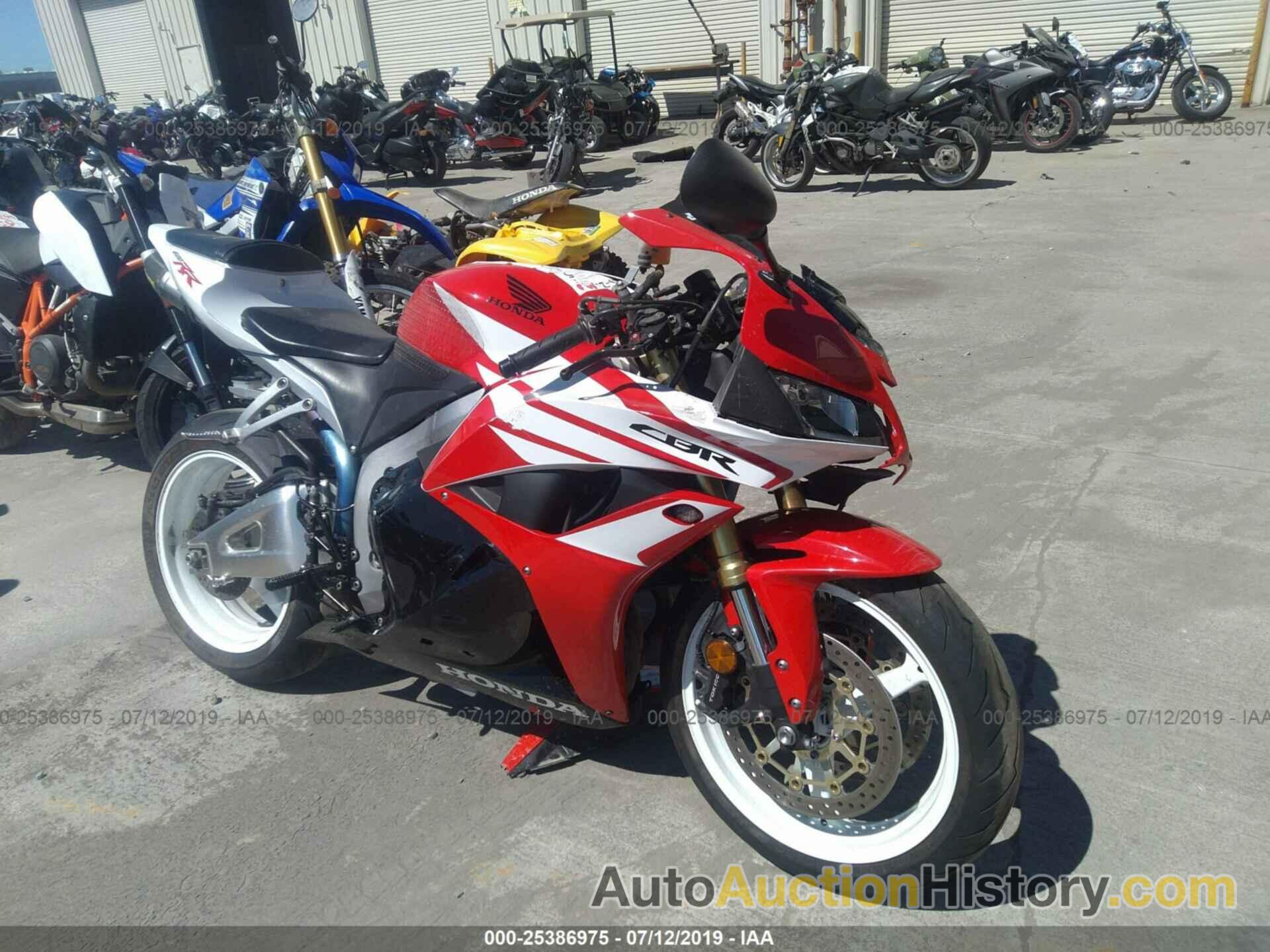 HONDA CBR600 RR, JH2PC406XCK500099