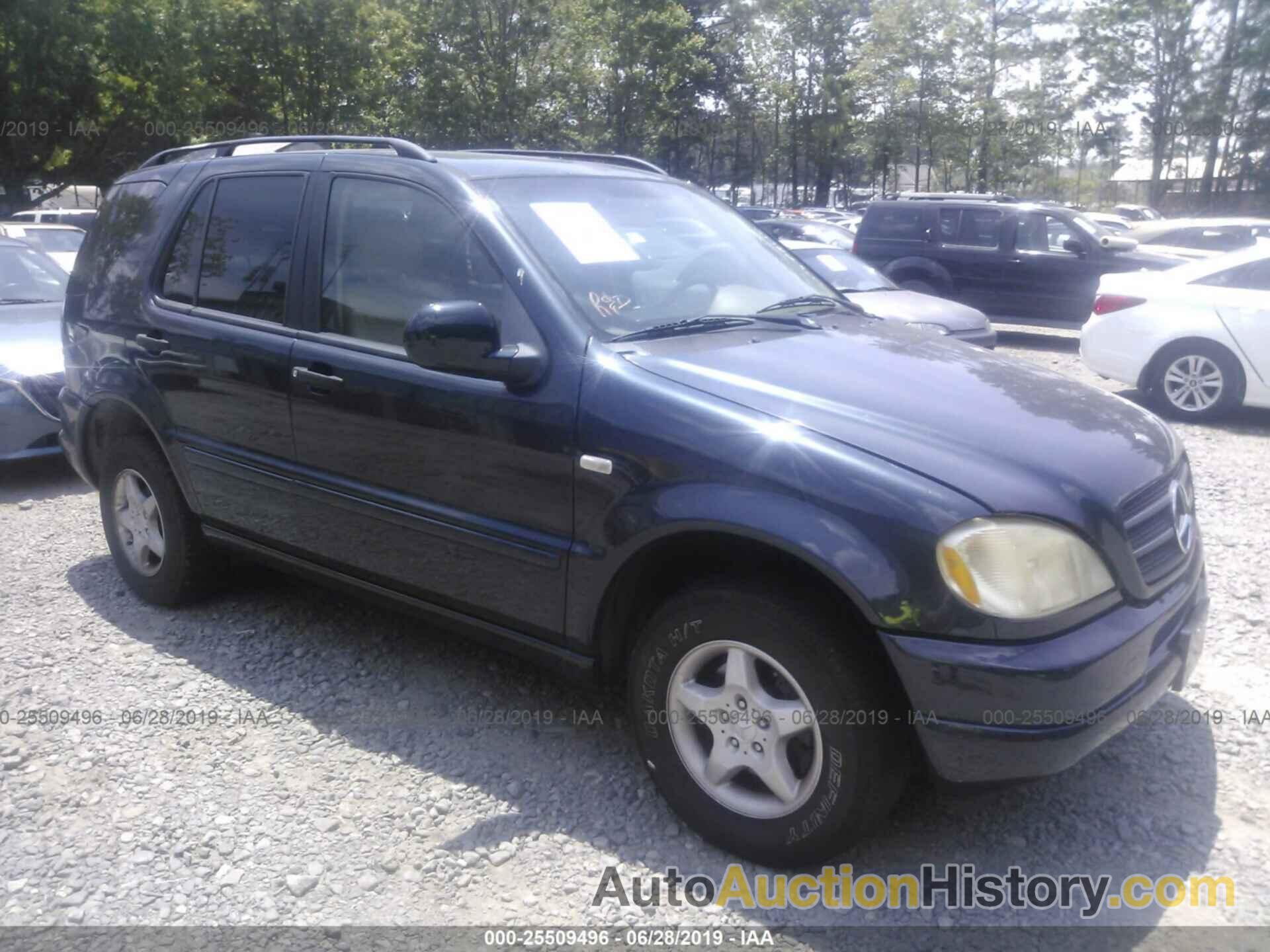 MERCEDES-BENZ ML, 4JGAB54E0YA159684