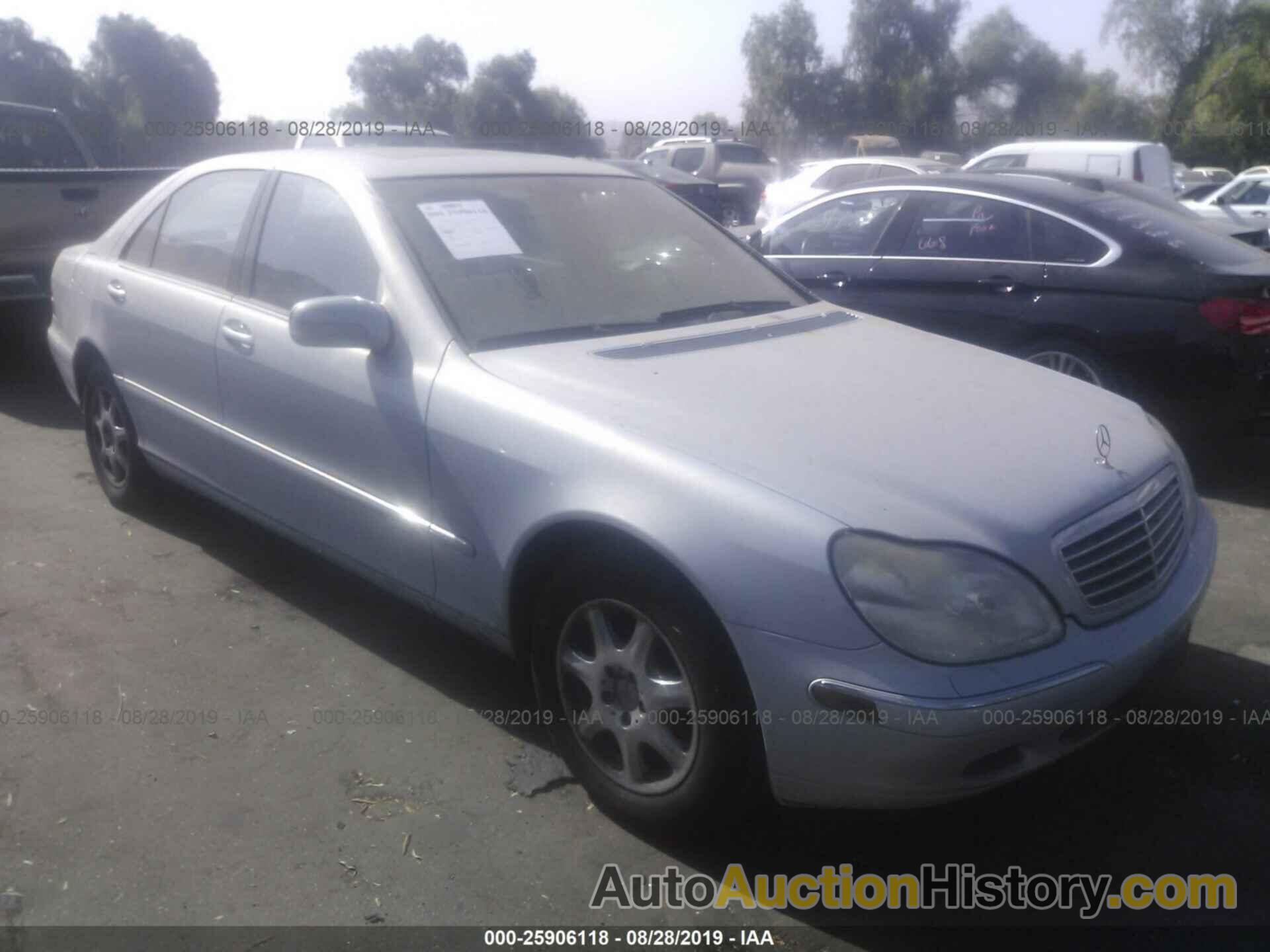 MERCEDES-BENZ S 500, WDBNG75J71A211539