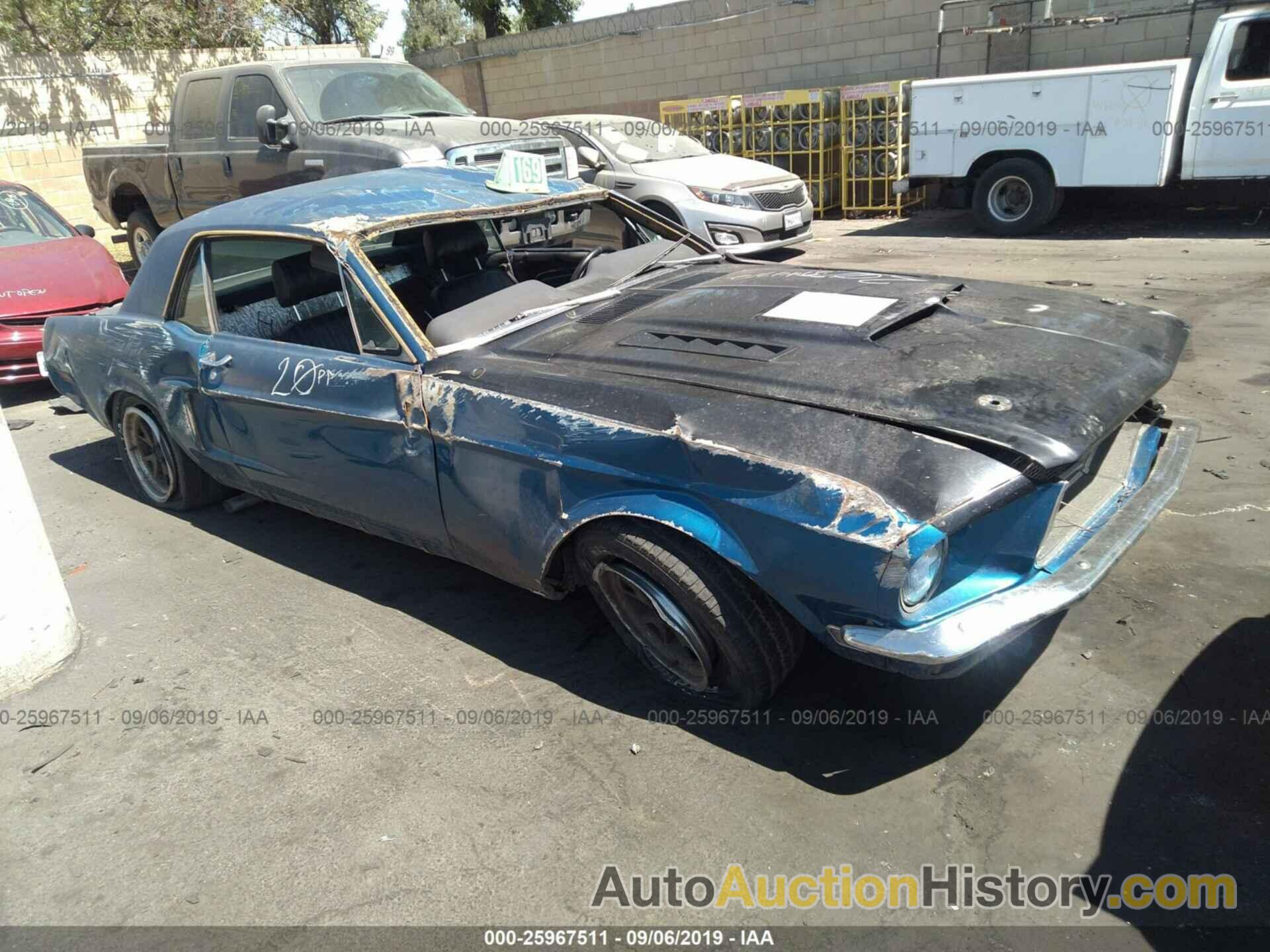 FORD MUSTANG, 8R01J114977