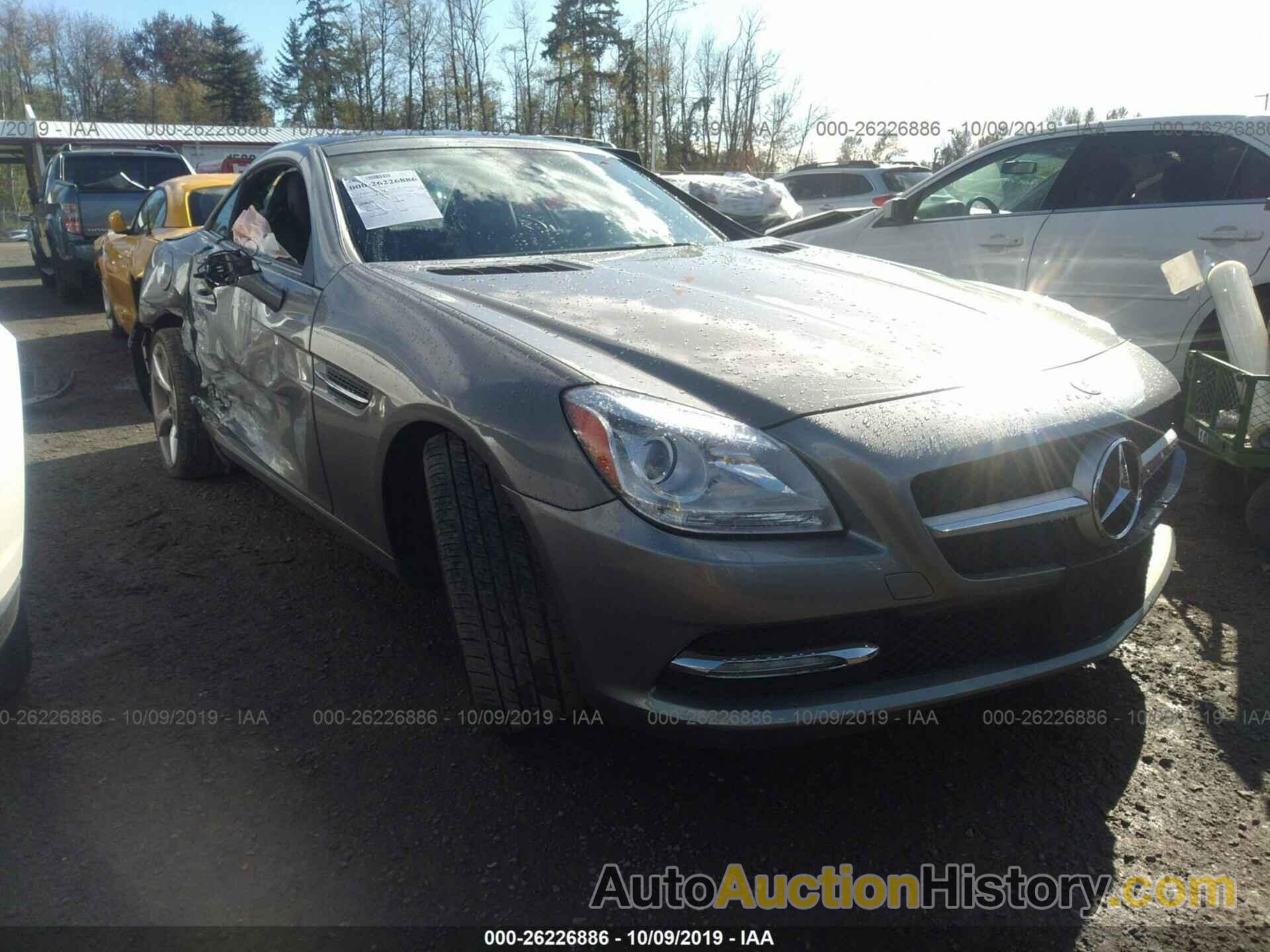 MERCEDES-BENZ SLK 350, WDDPK5HA8CF008731