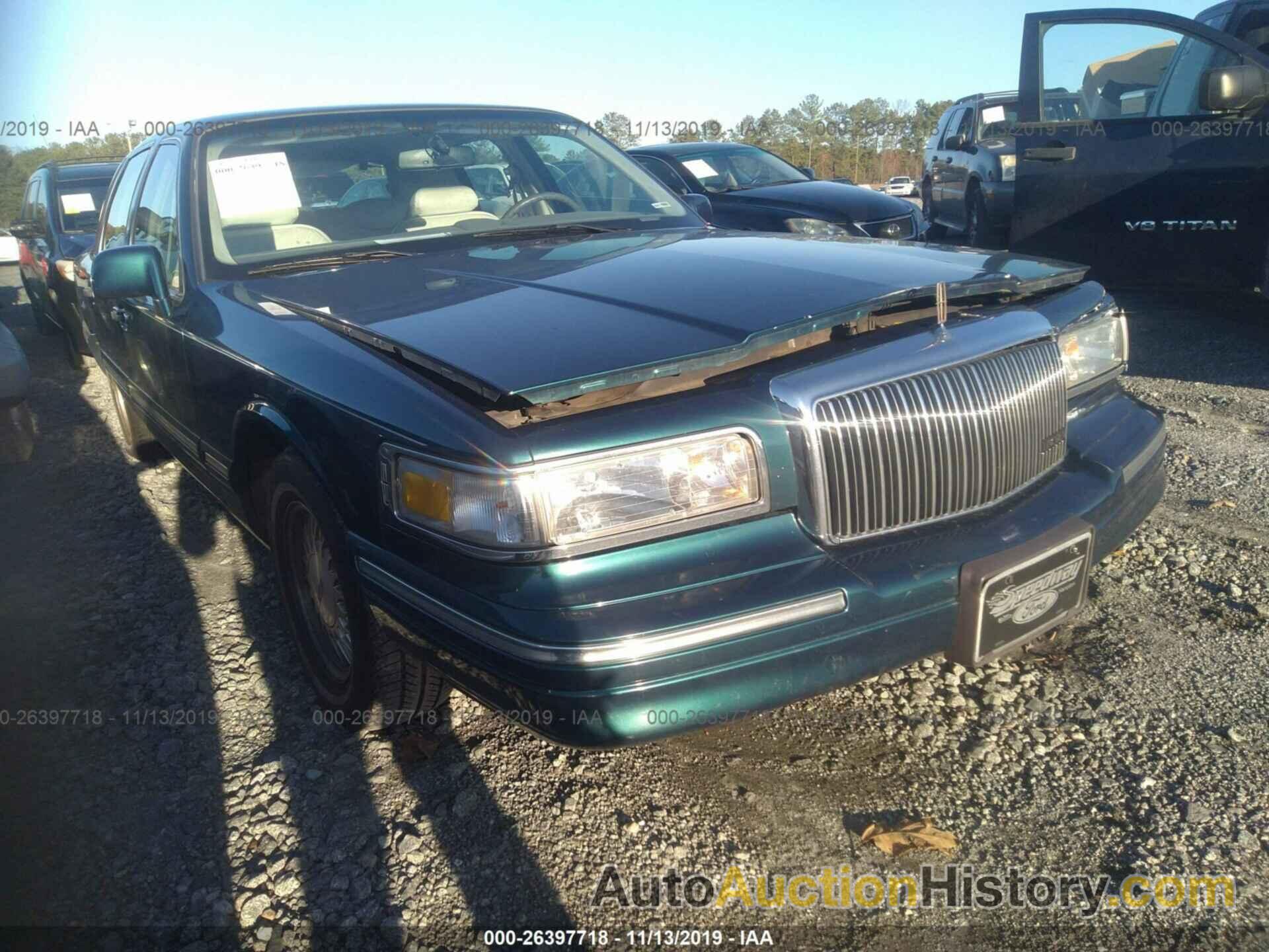 LINCOLN TOWN CAR SIGNATURE/TOURING, 1LNLM82W8VY743964