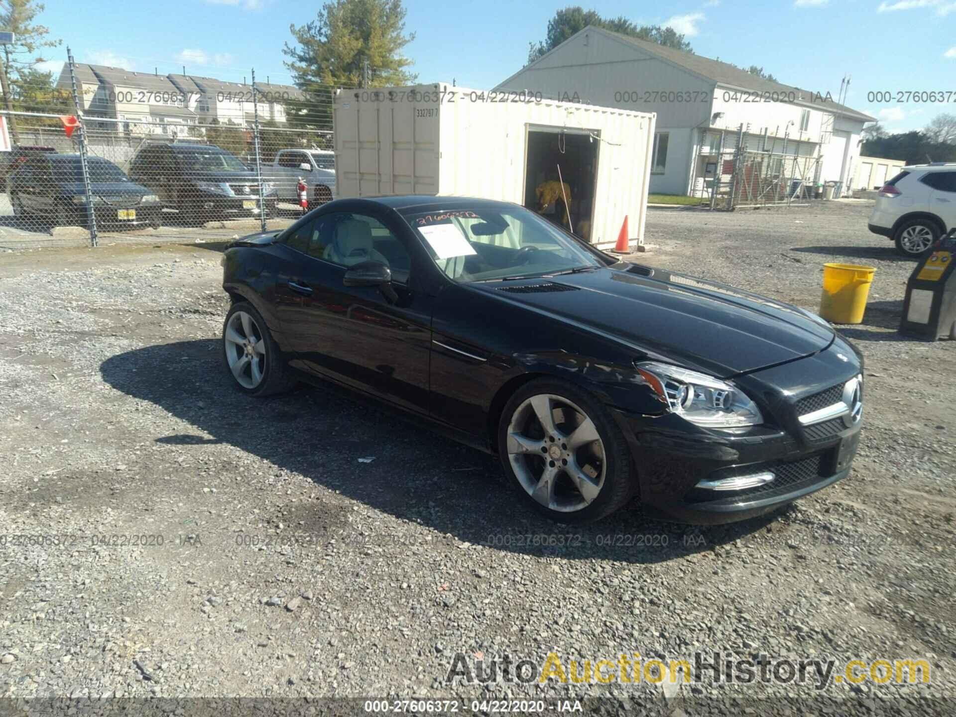 MERCEDES-BENZ SLK 350, WDDPK5HA4CF025896