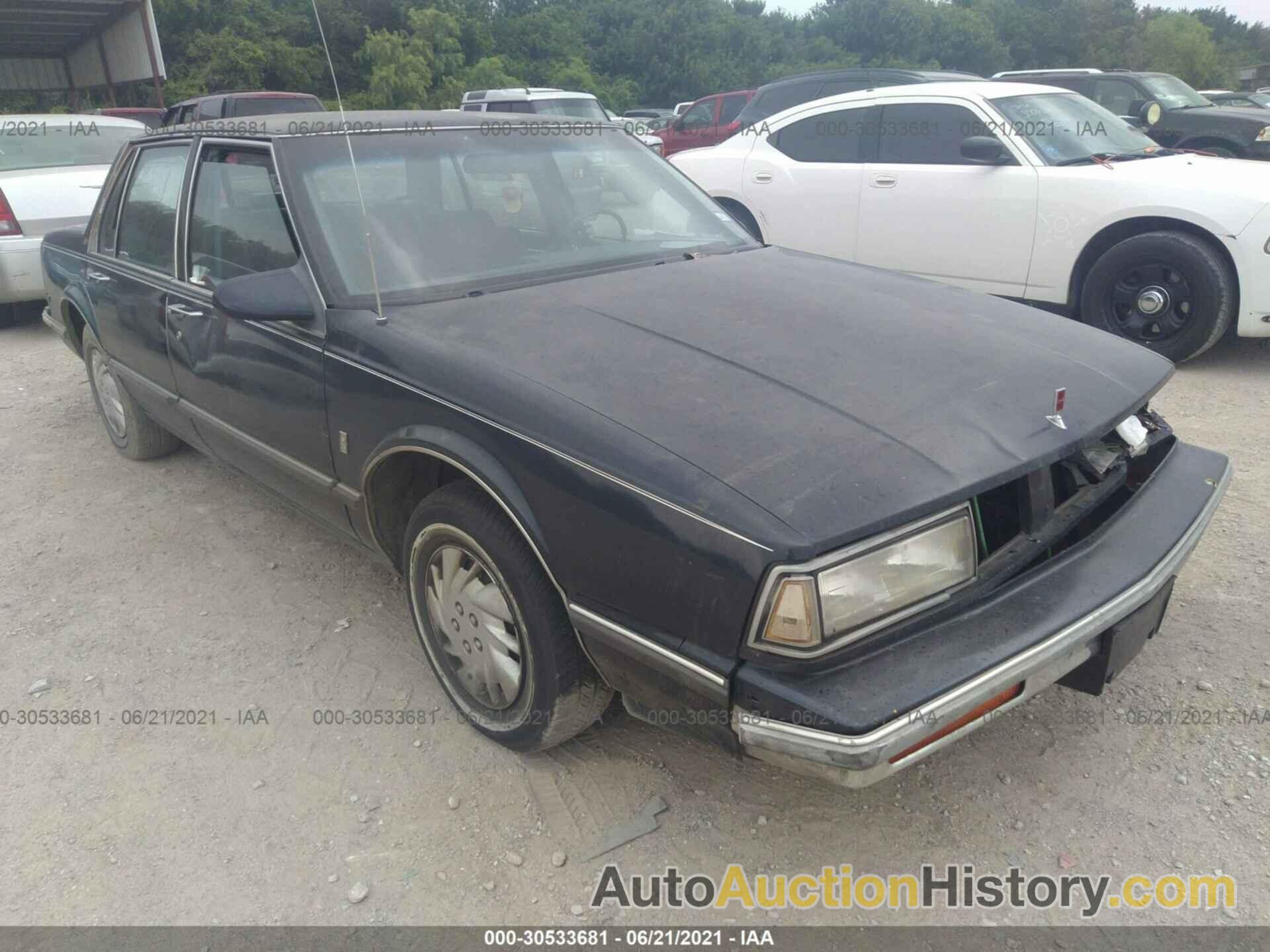 OLDSMOBILE DELTA 88 ROYALE, 1G3HN54C7JW354487