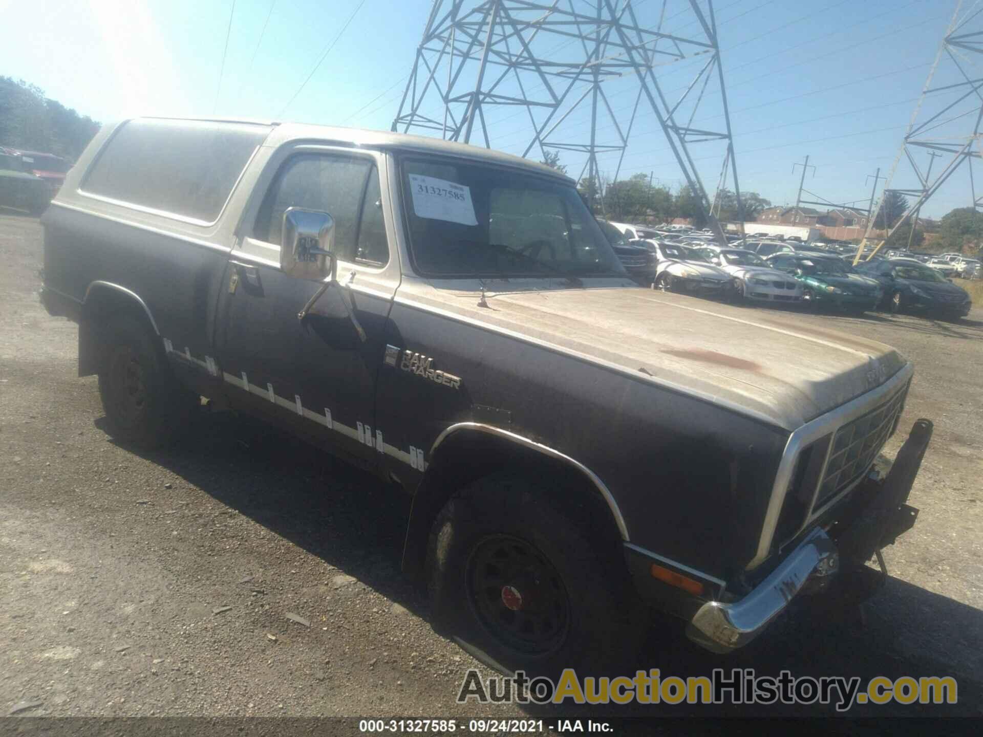DODGE RAMCHARGER AW-100, 1B4GW12T1FS658205