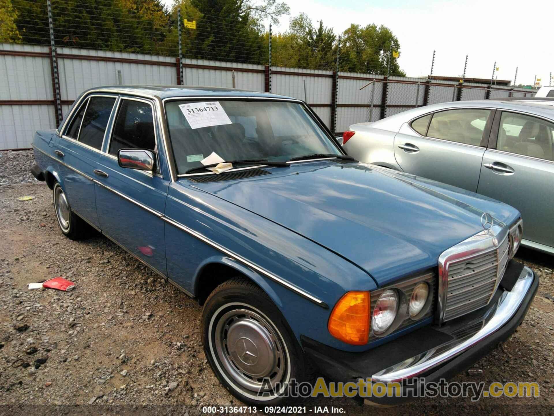 MERCEDES-BENZ 240 D, WDBAB23A0DB373868