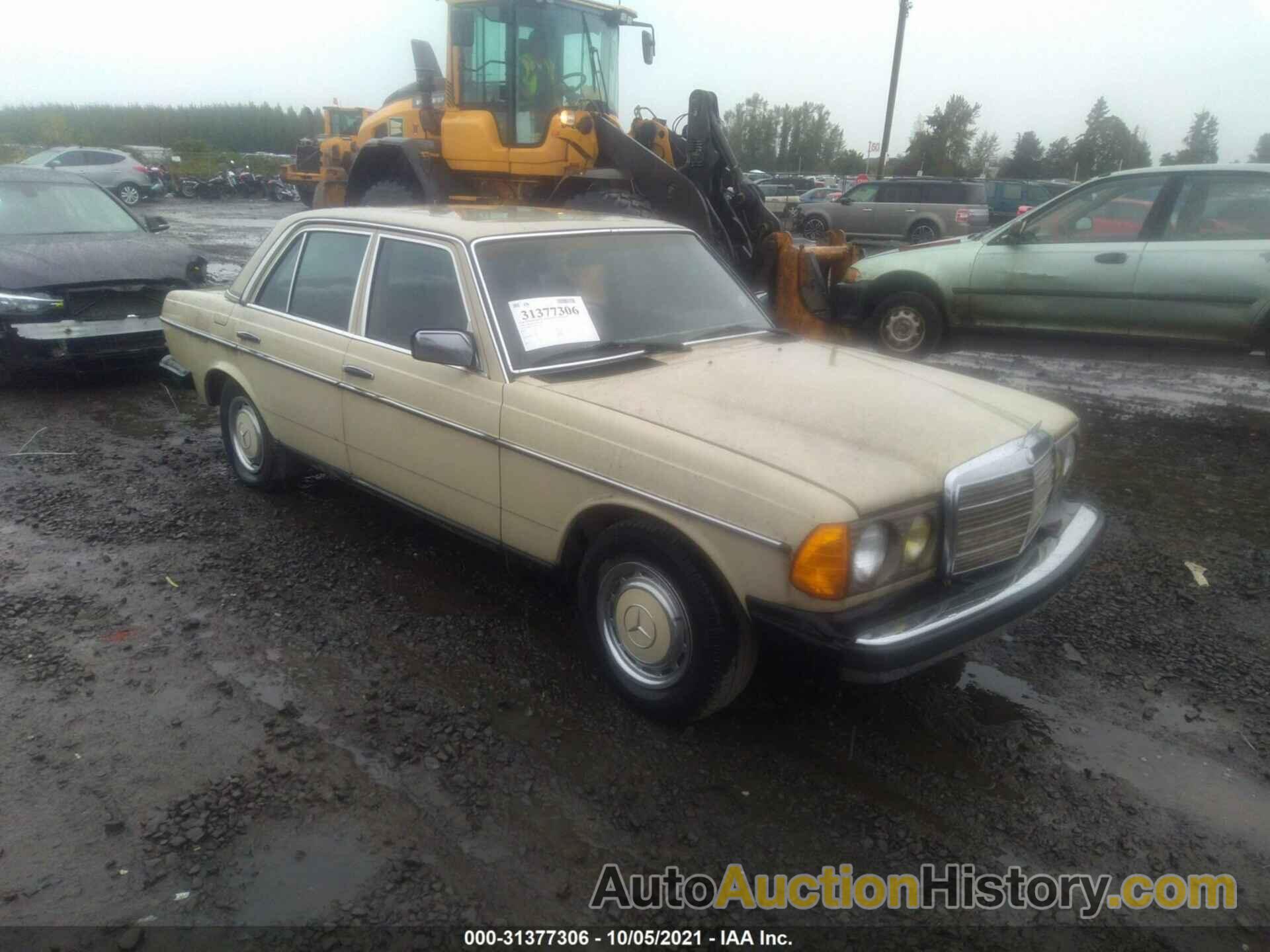 MERCEDES-BENZ 240 D, WDBAB23A6CB317173