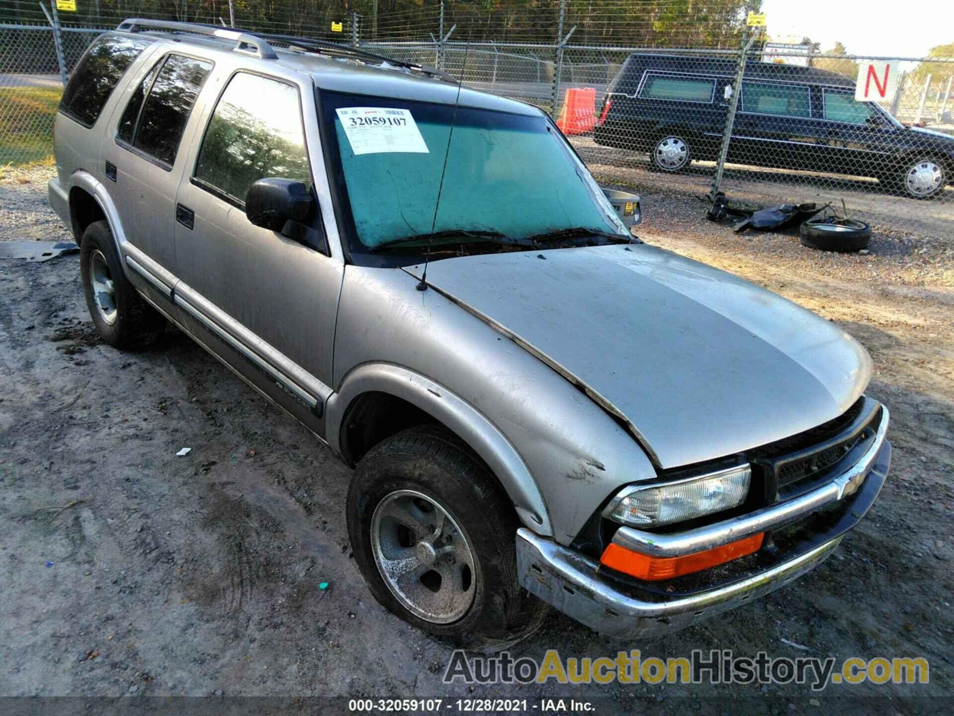 CHEVROLET BLAZER LS, 1GNCS13W01K251532