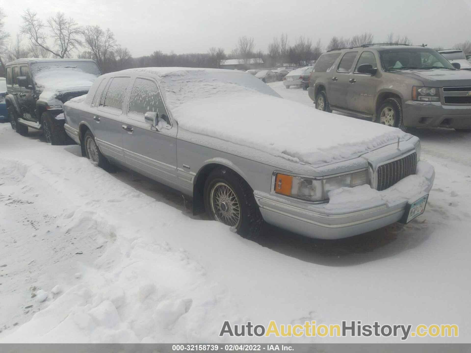 LINCOLN TOWN CAR SIGNATURE/TOURNAMENT, 1LNLM82W3RY769801