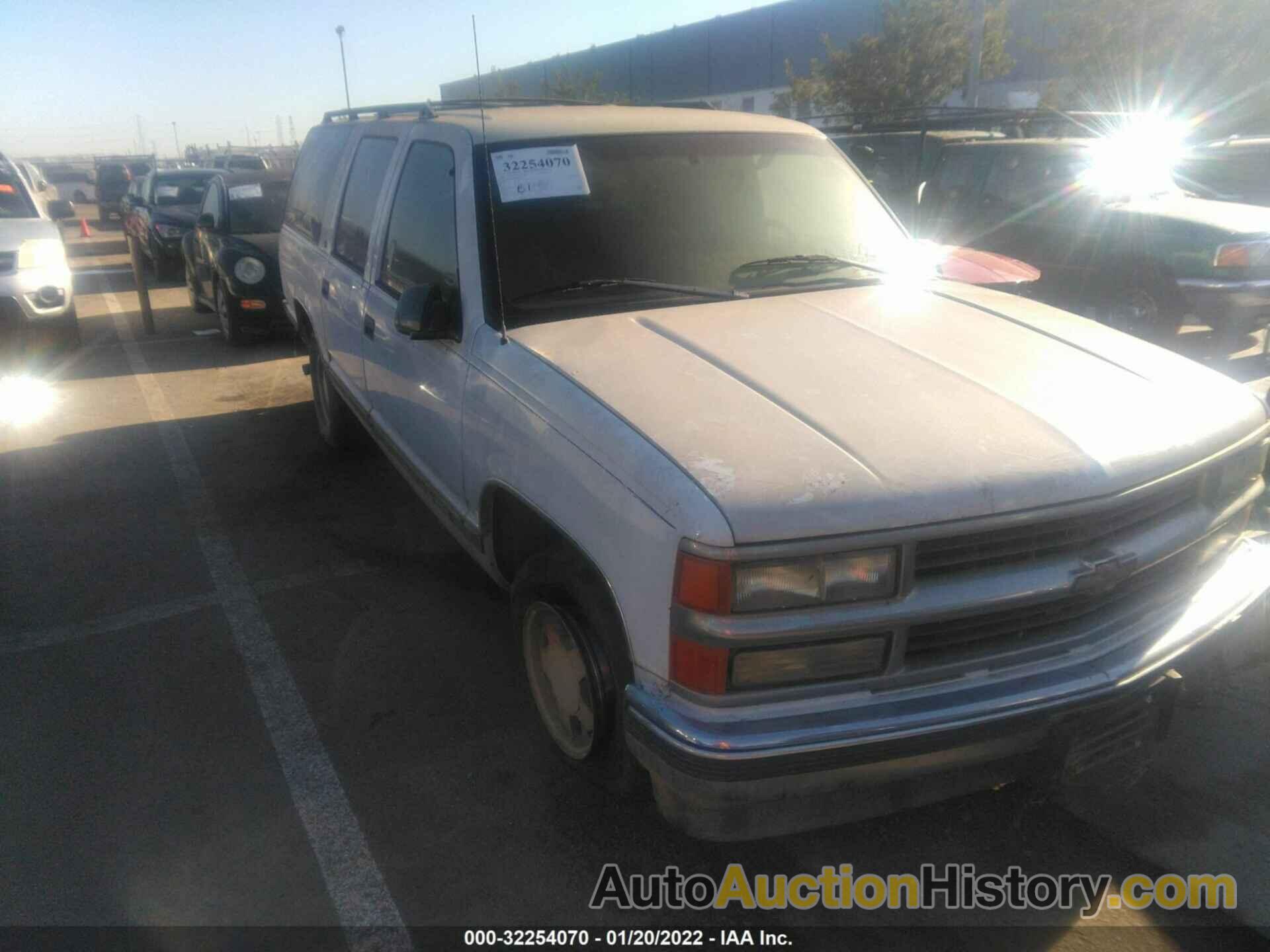 CHEVROLET SUBURBAN C1500, 3GNEC16R5TG129593