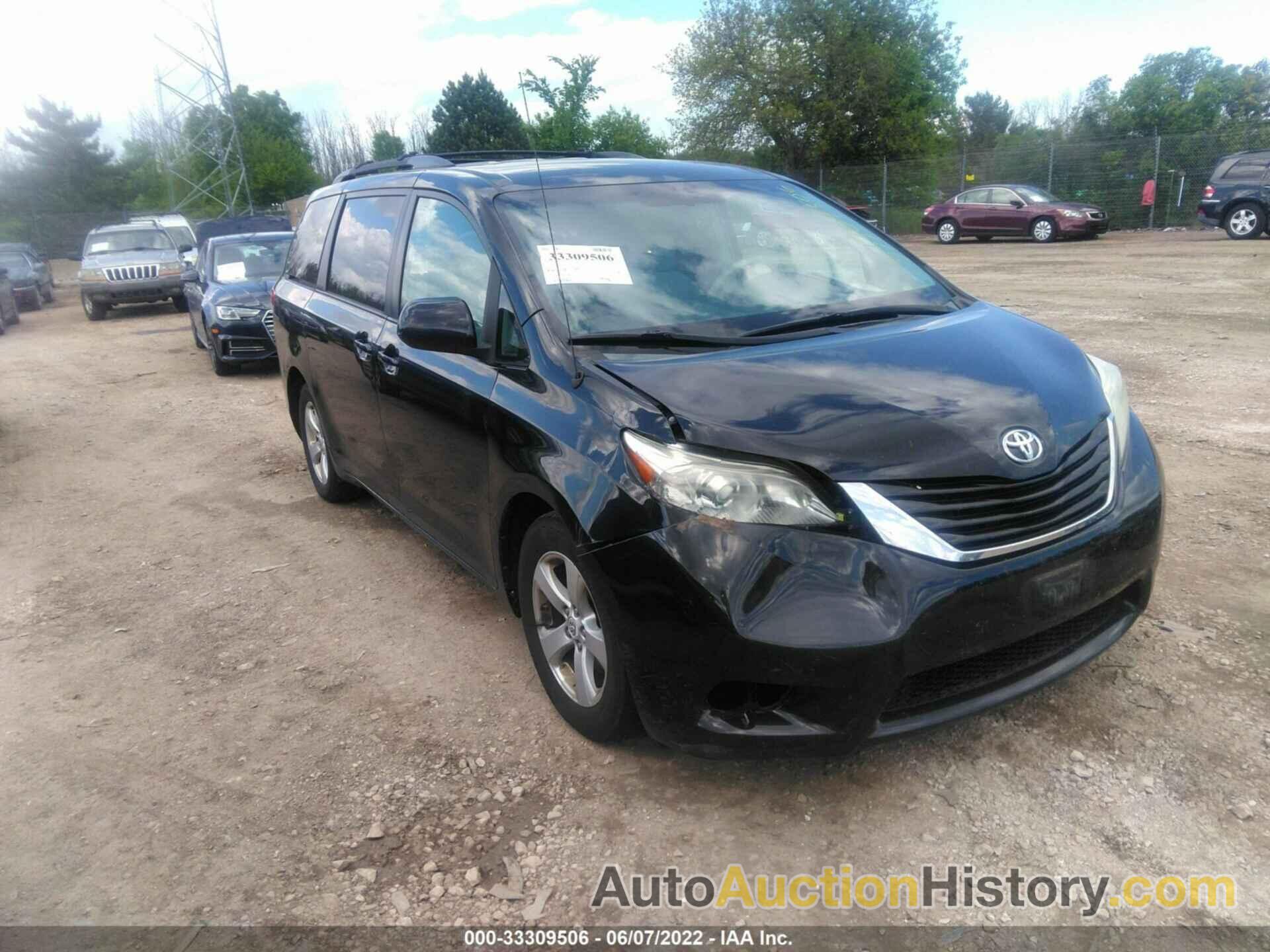 TOYOTA SIENNA LE, 5TDKK3DCXBS136516