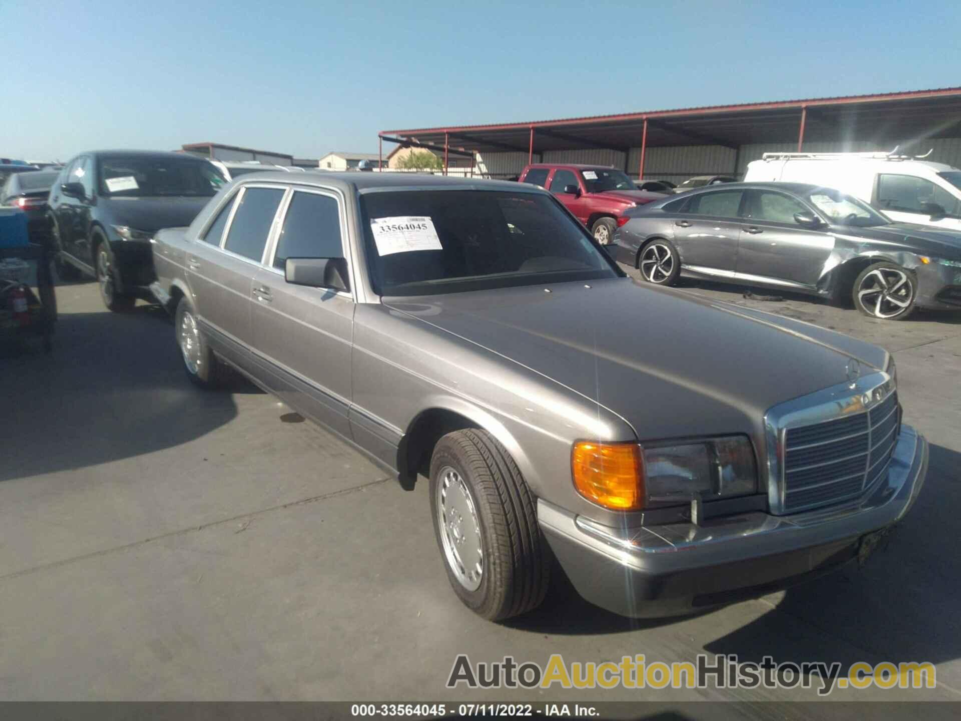 MERCEDES-BENZ 560 SEL, WDBCA39D4KA435102