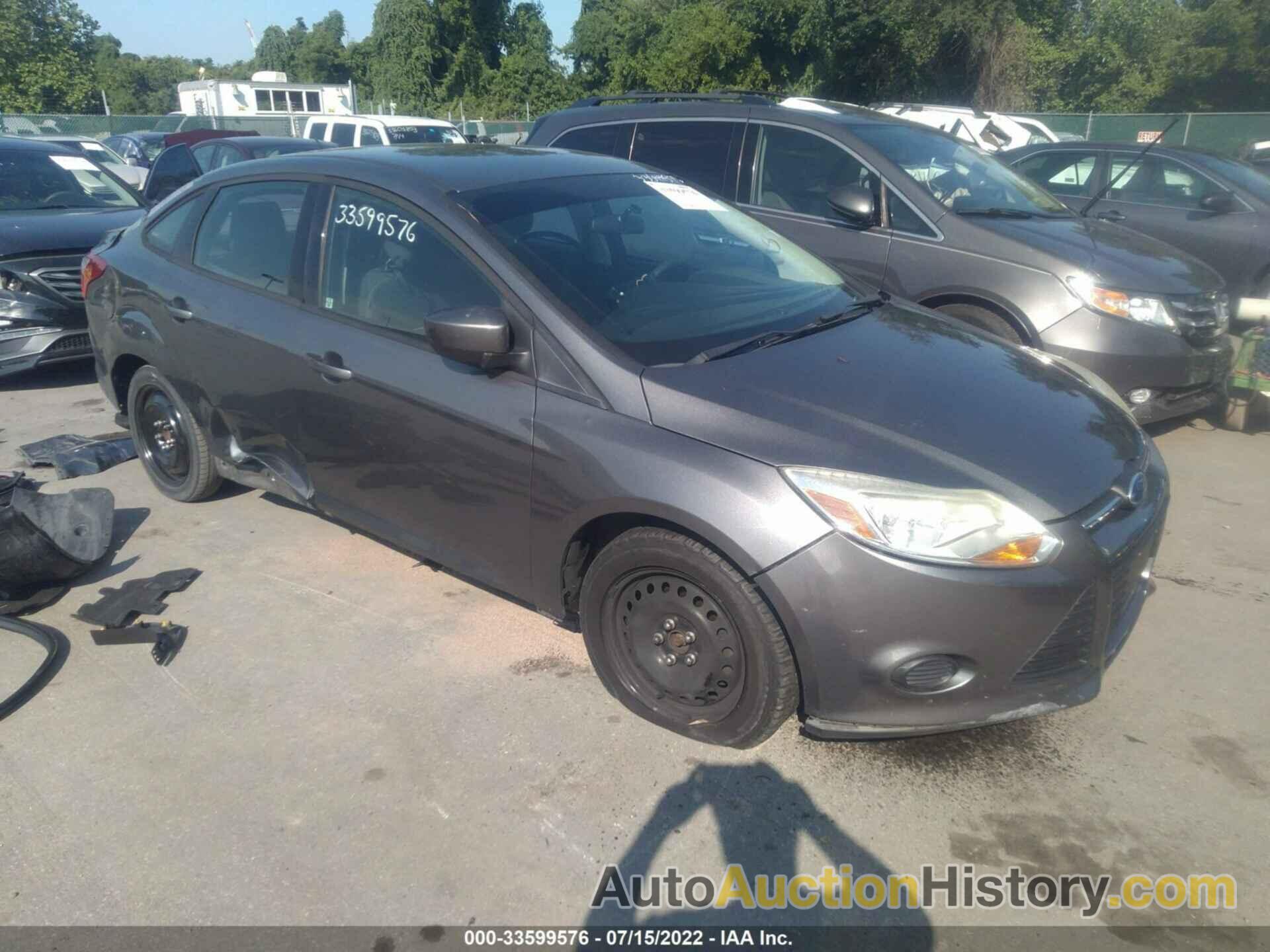 FORD FOCUS SE, 1FAHP3F24CL309309