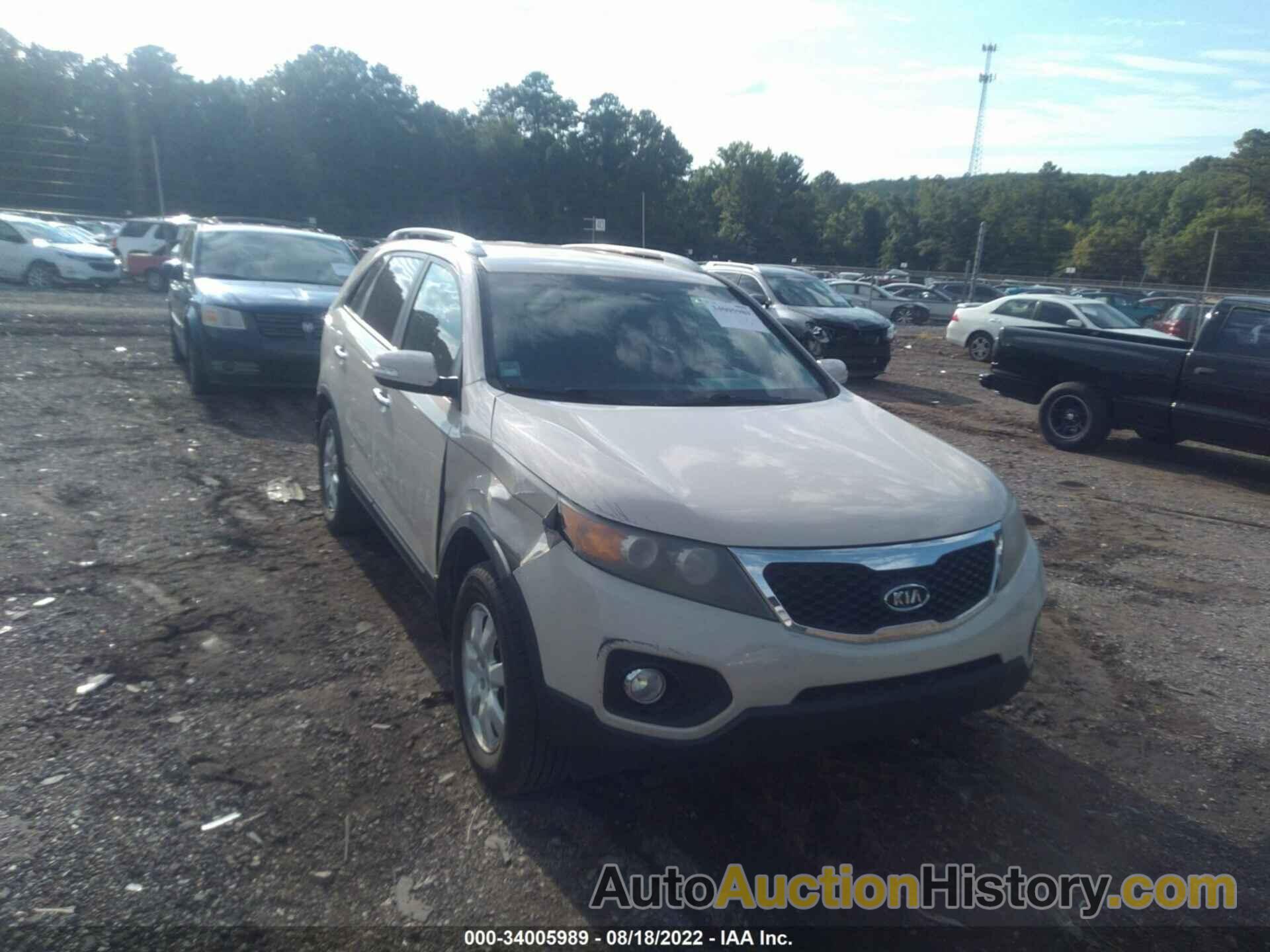 KIA SORENTO LX, 5XYKT3A10BG091213