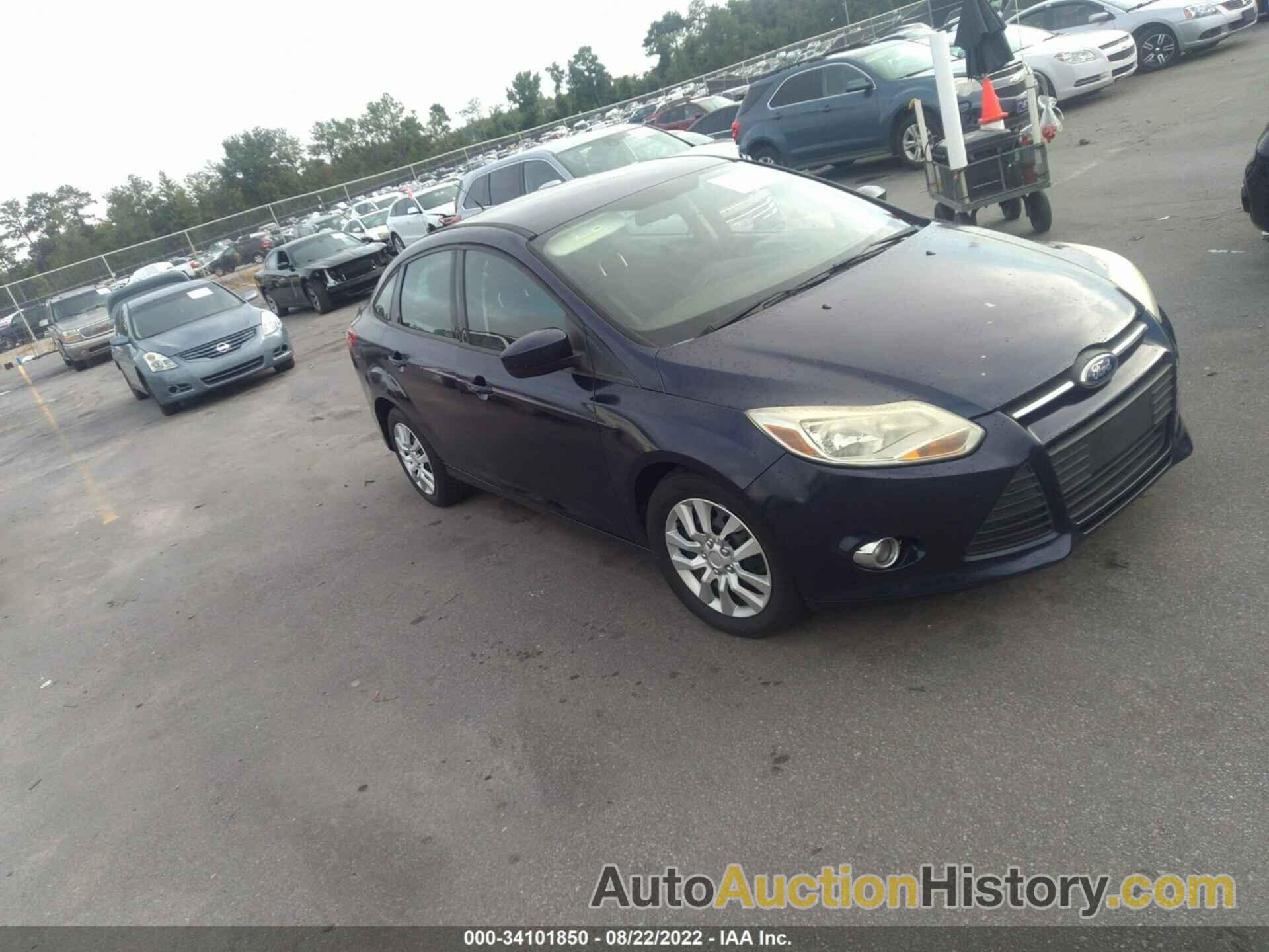 FORD FOCUS SE, 1FAHP3F25CL100452