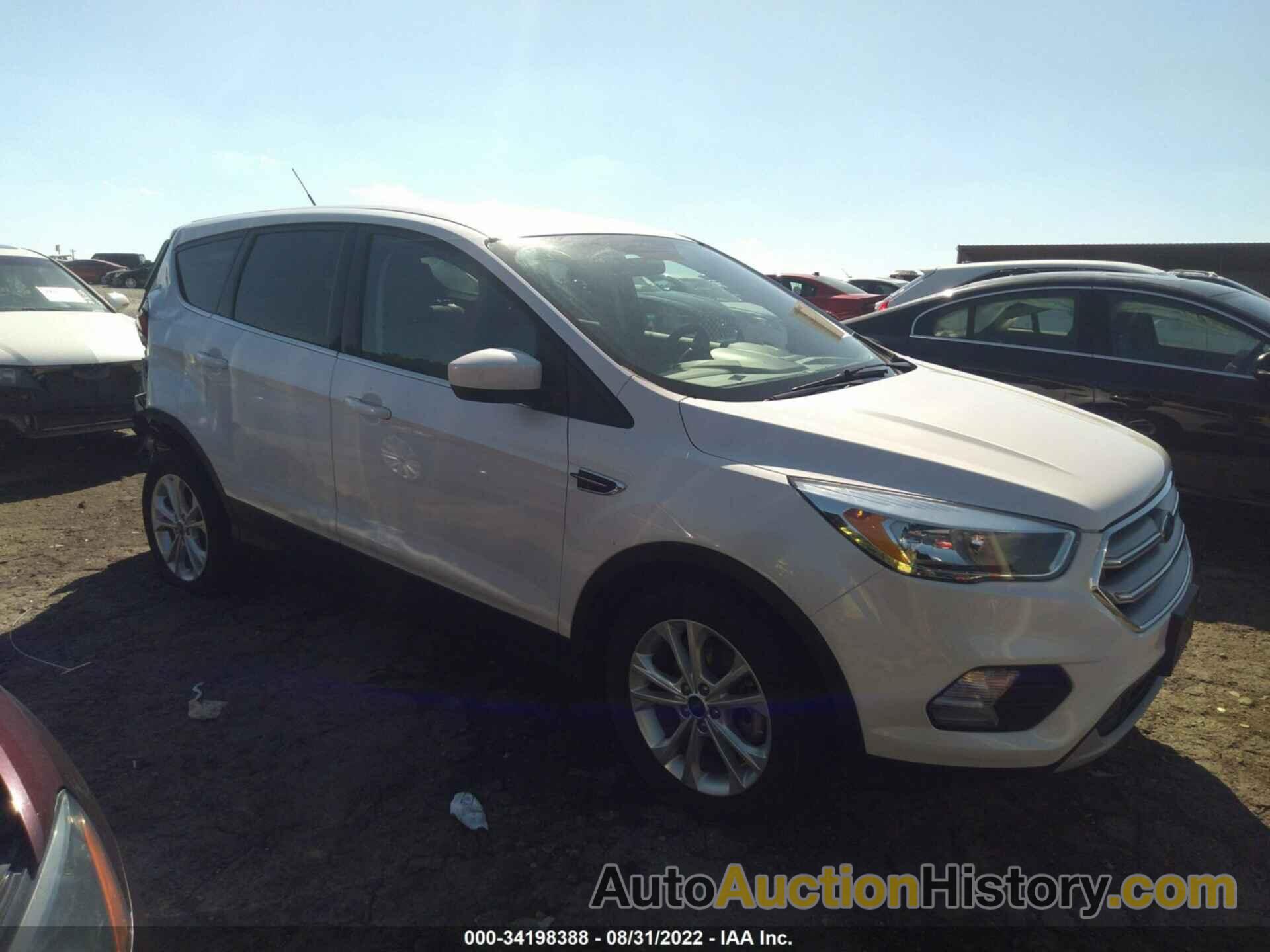 FORD ESCAPE SE, 1FMCU0GD3HUA94188