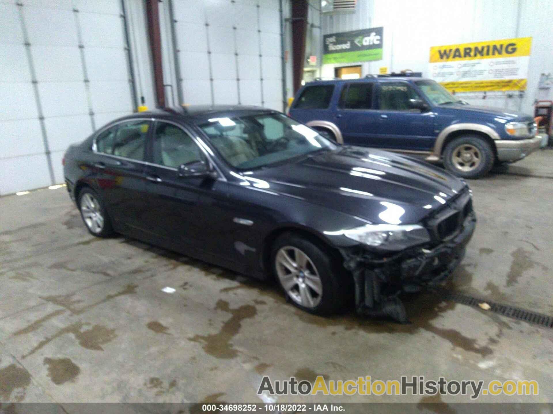 BMW 5 SERIES 528I XDRIVE, WBAXH5C58DDW12650